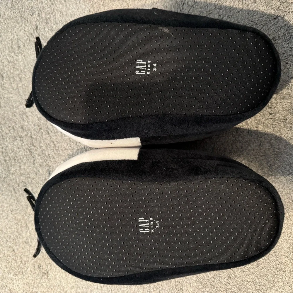 🎃 Gap x Disney Jack Skellington Slippers – Size 3/4